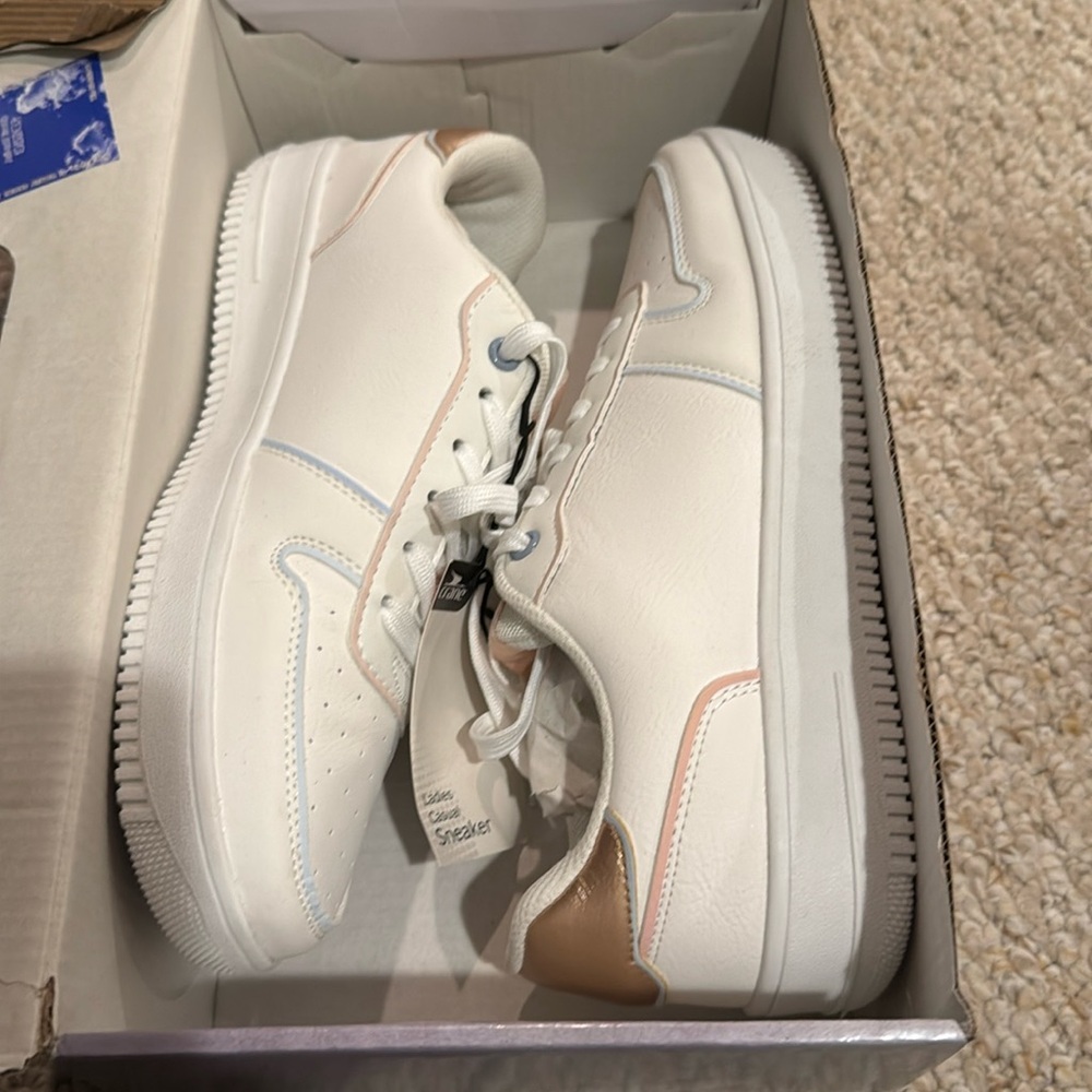 New without box shipping without box shoes size 9